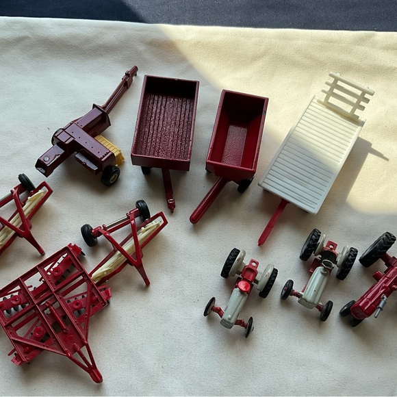 Vintage Assorted Lot of 10 ERTL Red Farm Equipment and Tractors Ford Farmall - Picture 16 of 16